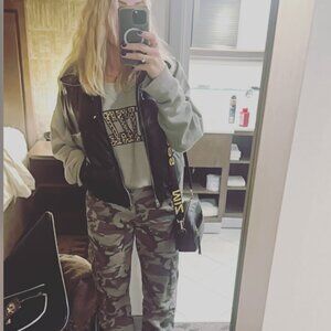 Abercrombie & Fitch Camo Cargo Pants – Size 26 (Curve Love)